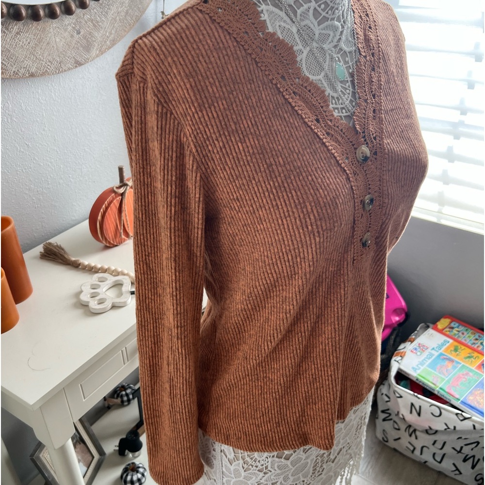 Orange top - Picture 2 of 3